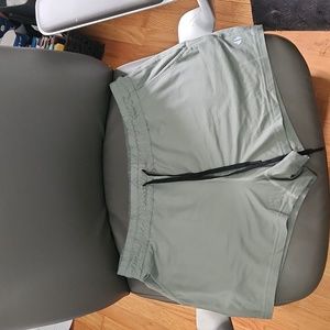 Thrive Society Shorts Size L